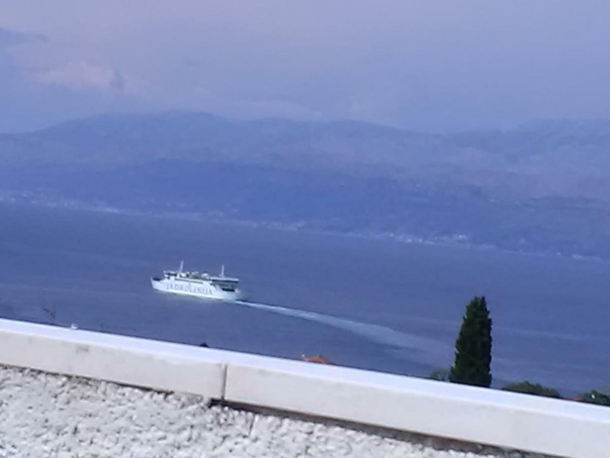 Apartmani Vesna Supetar Εξωτερικό φωτογραφία